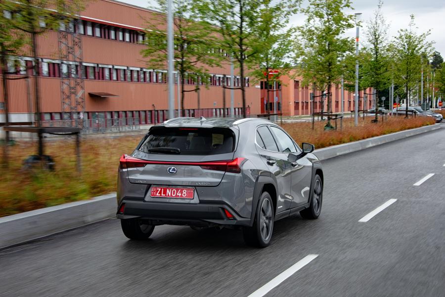  Lexus UX250h 2018 года  (WW) (фото 28 из 40)
